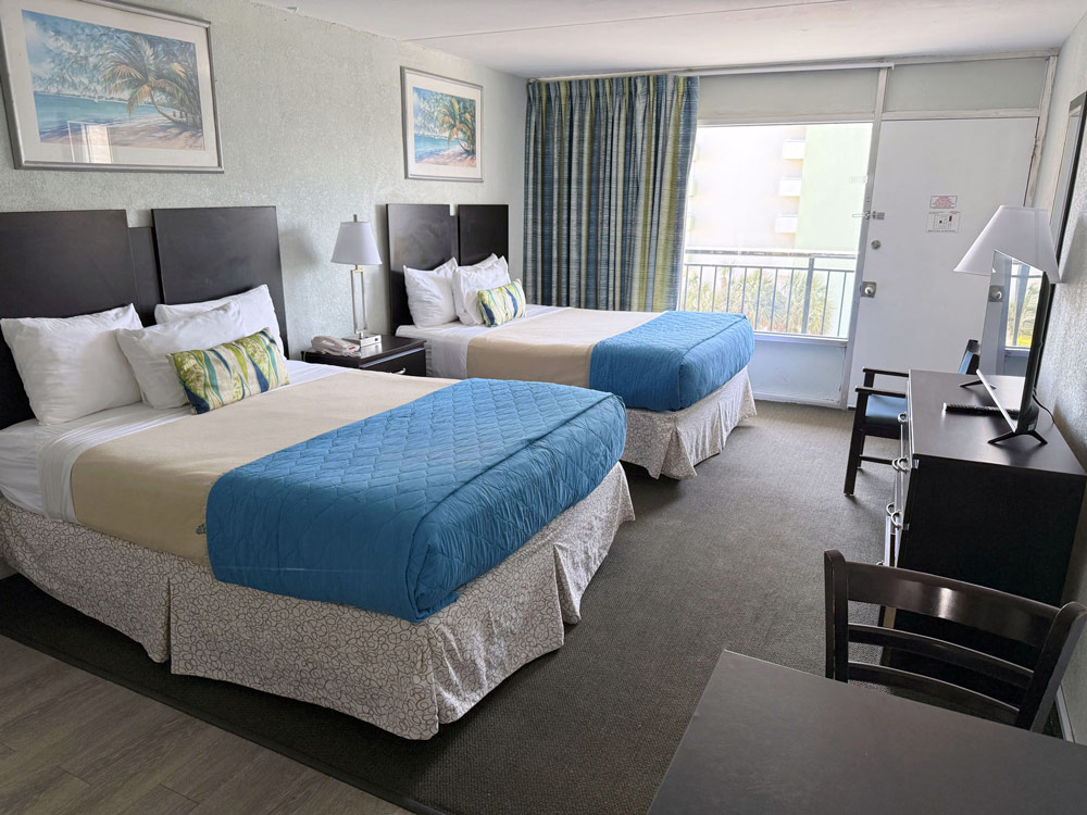 accommodation Side View Two Room Efficiency with 1 King & 2 Queens