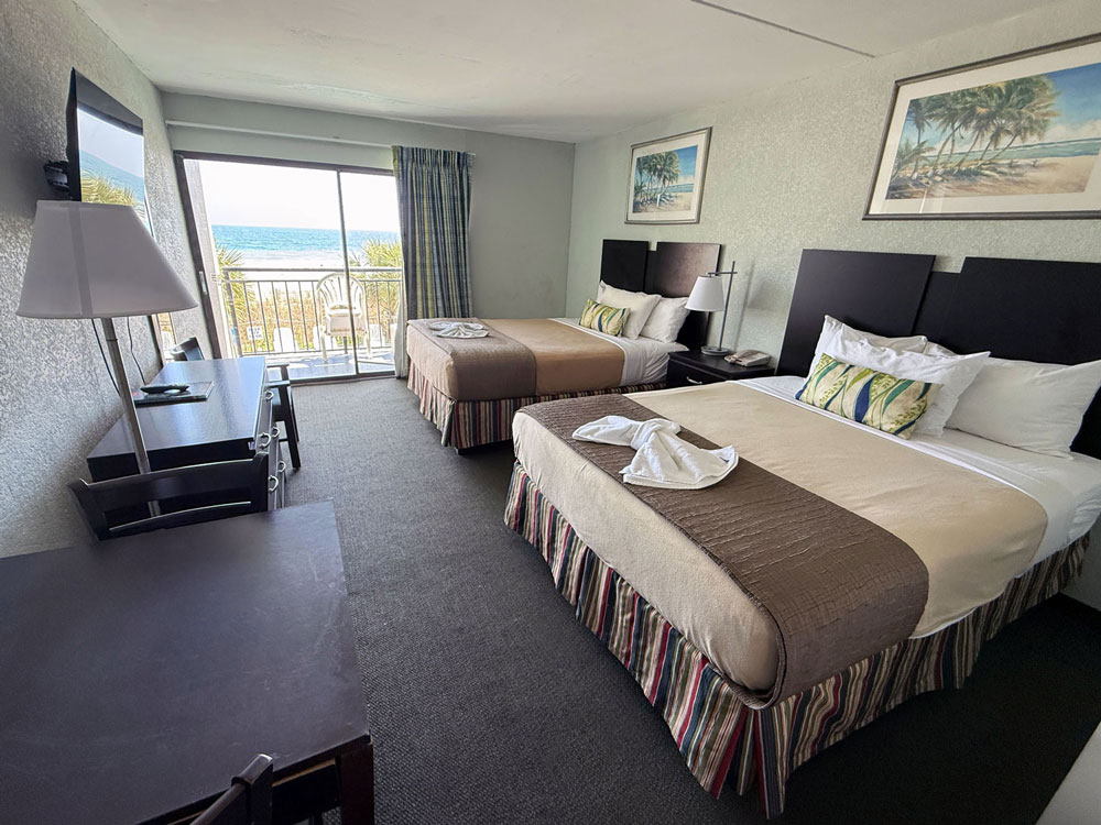 accommodation Oceanfront Efficiency with 2 Queen Beds