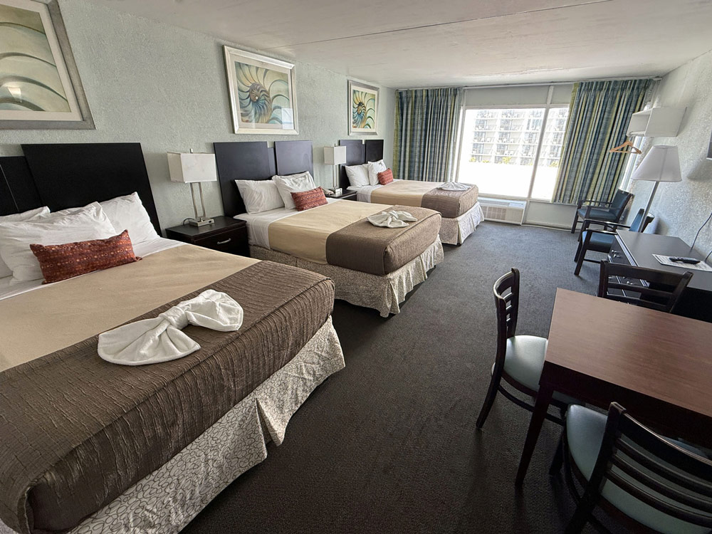 accommodation No View Efficiency with 3 Queen Beds