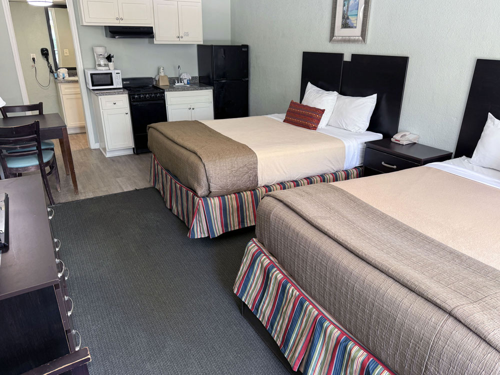 accommodation Side View Efficiency with 2 Queen Beds